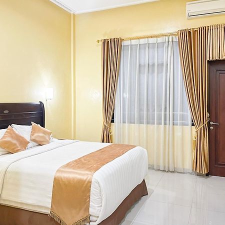 Kartika Hotel Syariah Pacitan Mitra Reddoorz エクステリア 写真