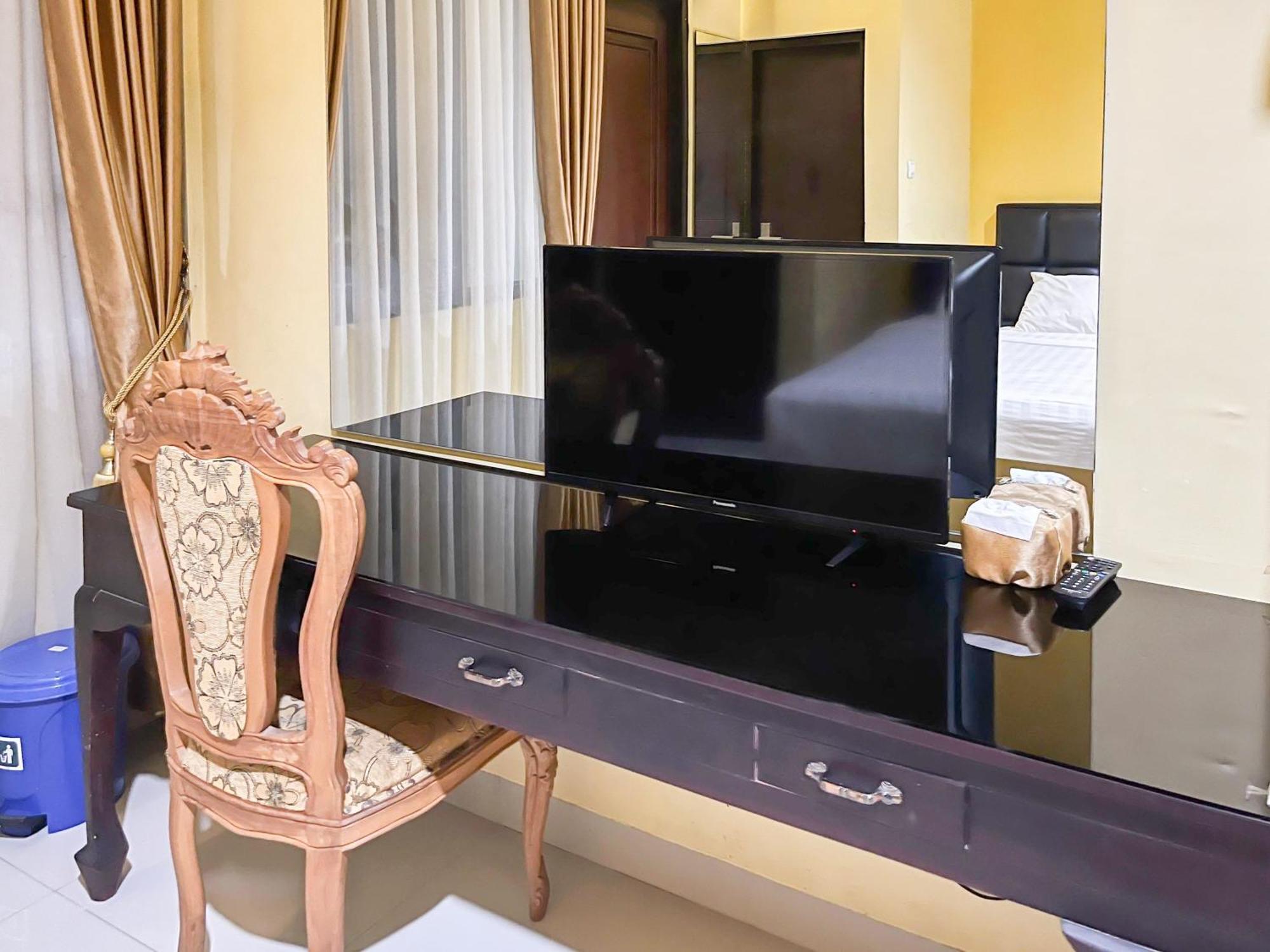 Kartika Hotel Syariah Pacitan Mitra Reddoorz エクステリア 写真