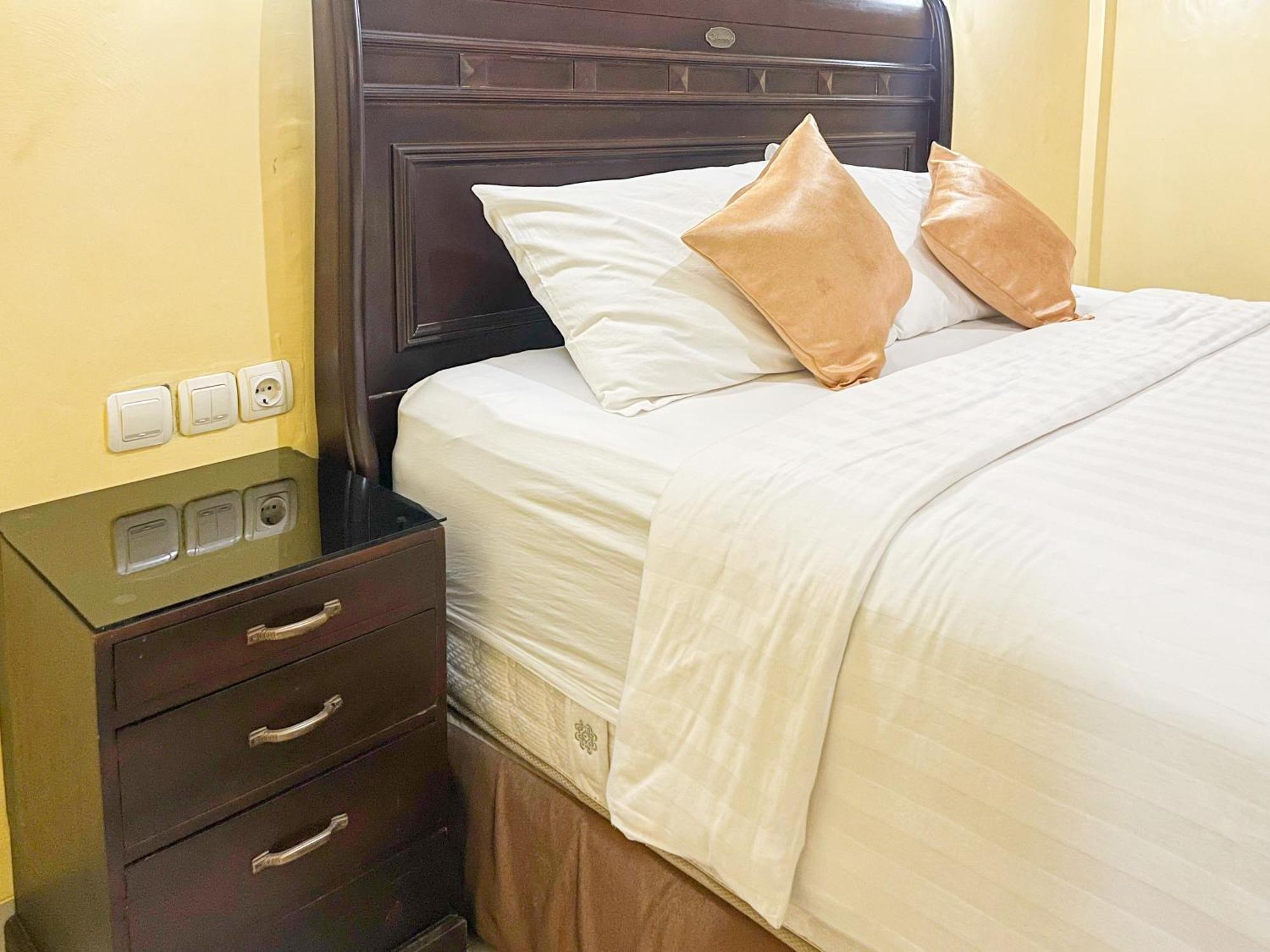 Kartika Hotel Syariah Pacitan Mitra Reddoorz エクステリア 写真