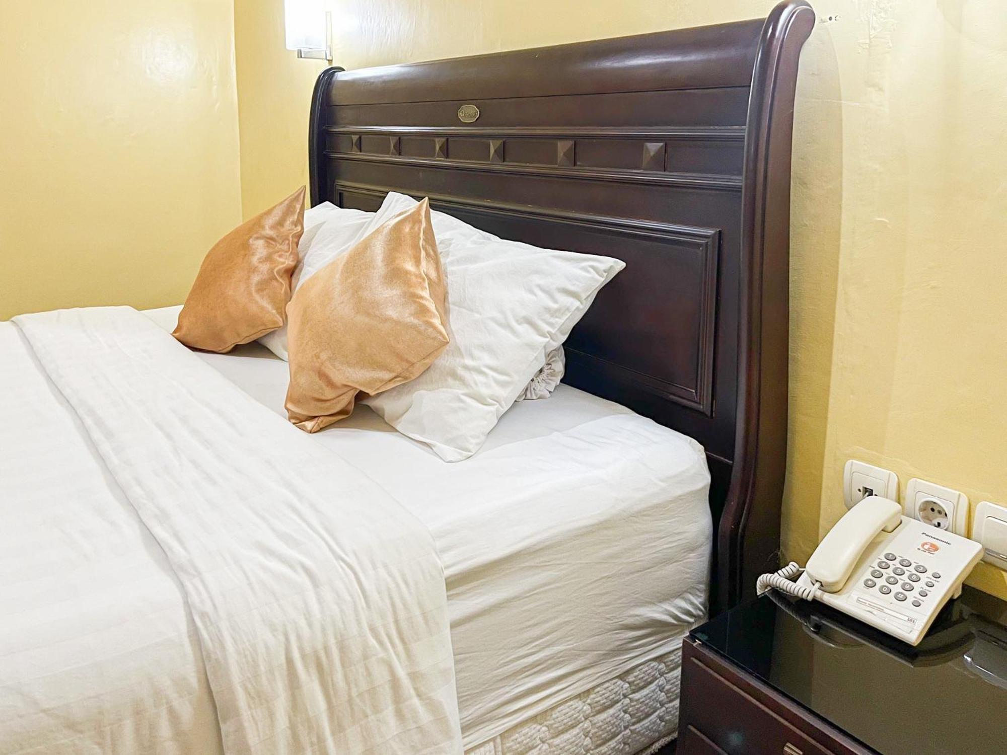 Kartika Hotel Syariah Pacitan Mitra Reddoorz エクステリア 写真