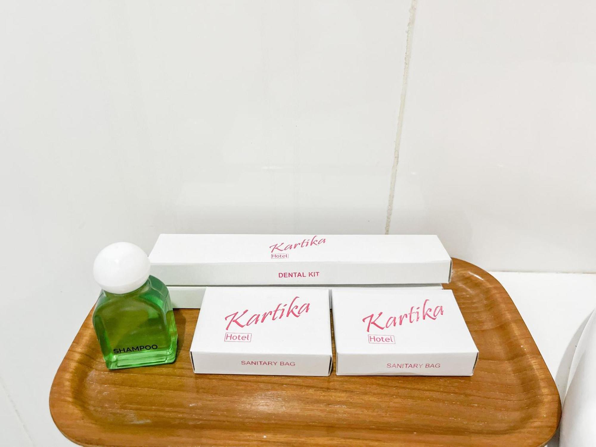 Kartika Hotel Syariah Pacitan Mitra Reddoorz エクステリア 写真