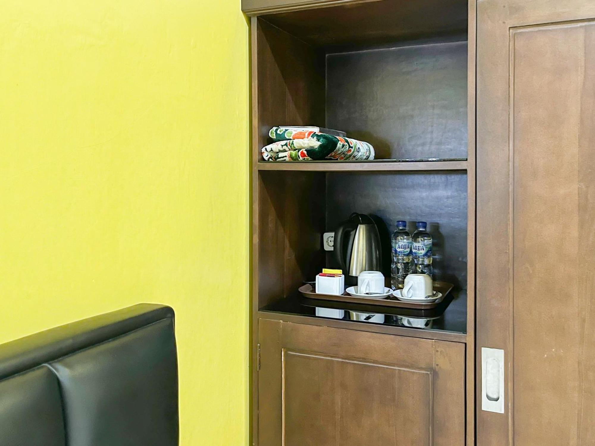 Kartika Hotel Syariah Pacitan Mitra Reddoorz エクステリア 写真