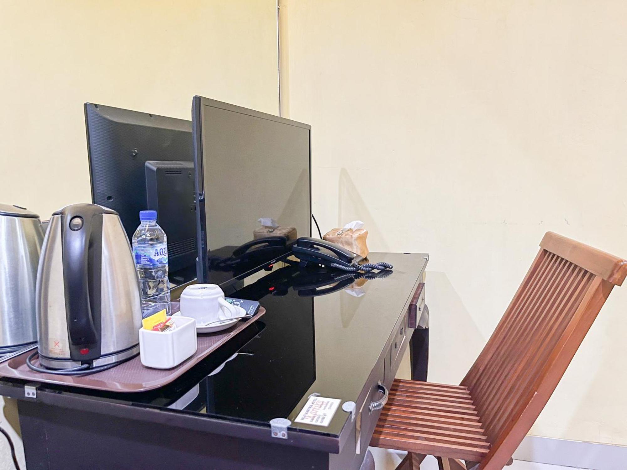 Kartika Hotel Syariah Pacitan Mitra Reddoorz エクステリア 写真