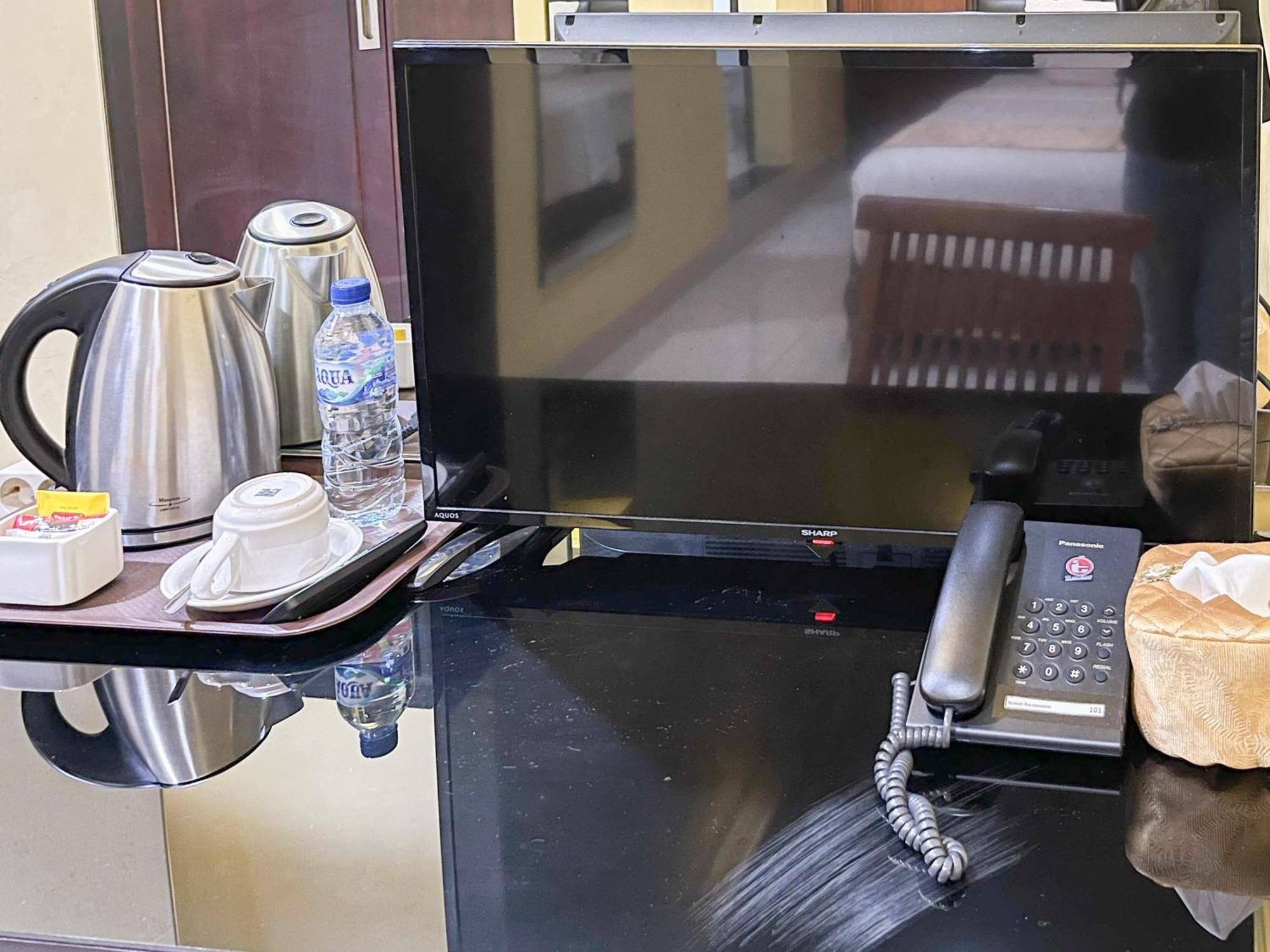 Kartika Hotel Syariah Pacitan Mitra Reddoorz エクステリア 写真