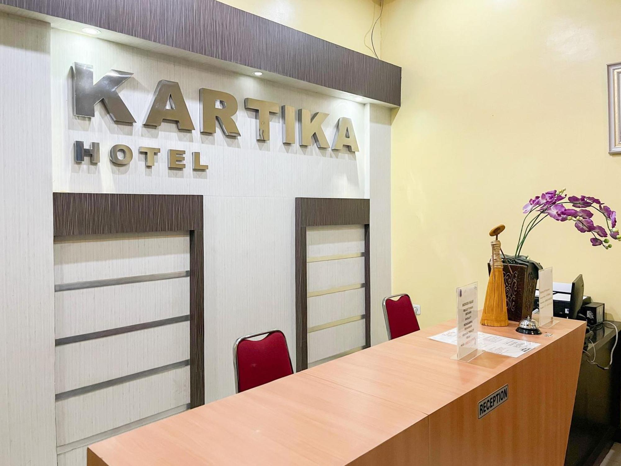 Kartika Hotel Syariah Pacitan Mitra Reddoorz エクステリア 写真