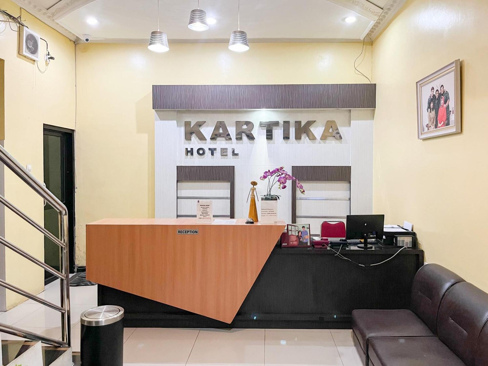 Kartika Hotel Syariah Pacitan Mitra Reddoorz エクステリア 写真