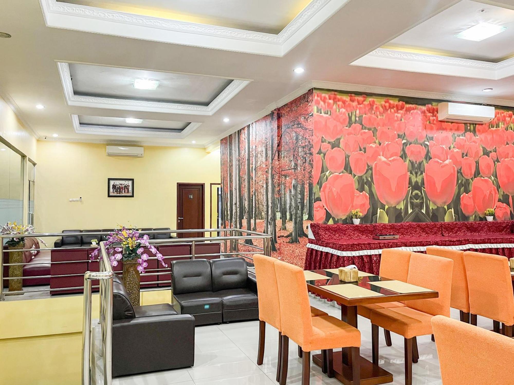 Kartika Hotel Syariah Pacitan Mitra Reddoorz エクステリア 写真