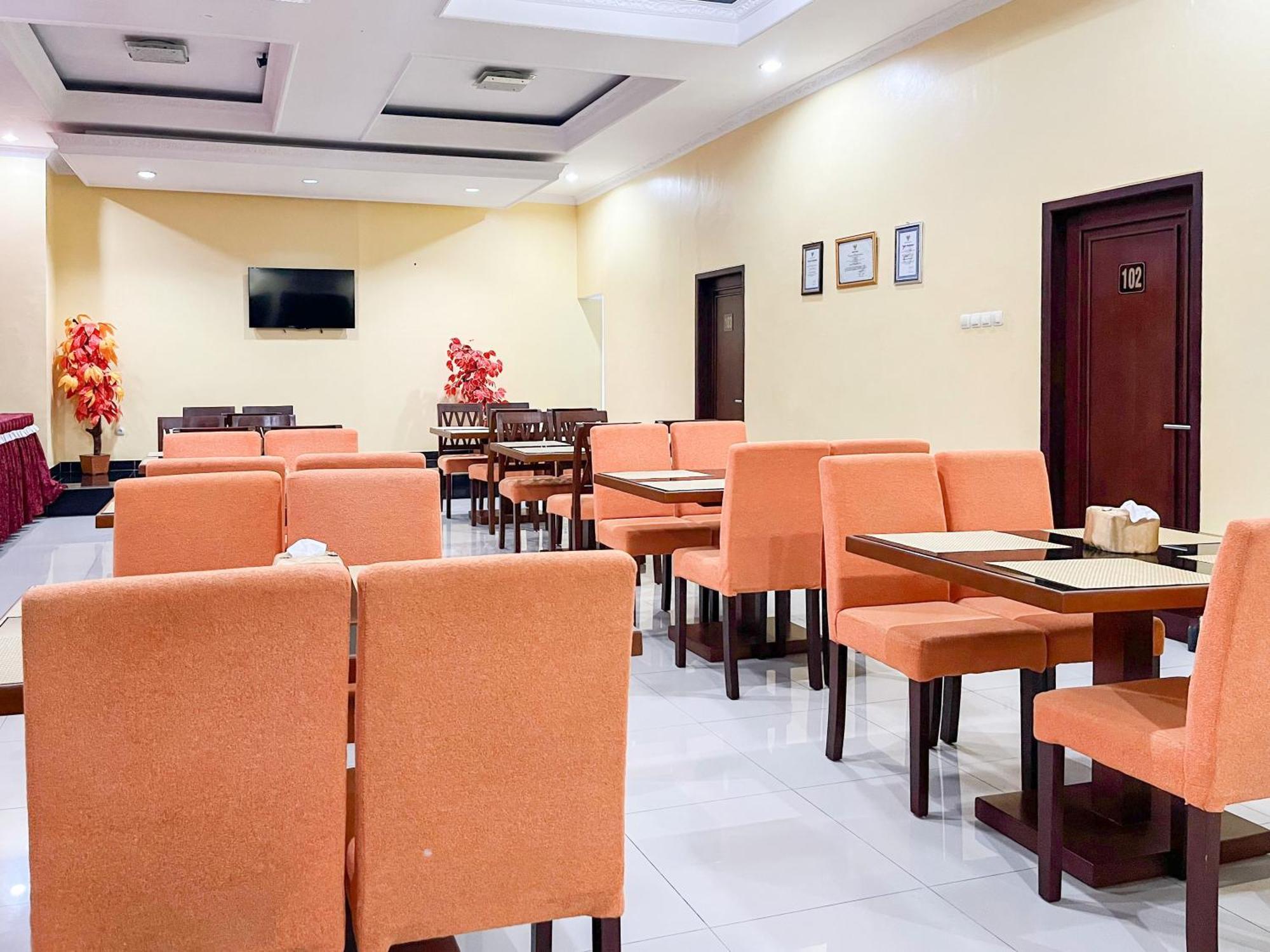 Kartika Hotel Syariah Pacitan Mitra Reddoorz エクステリア 写真
