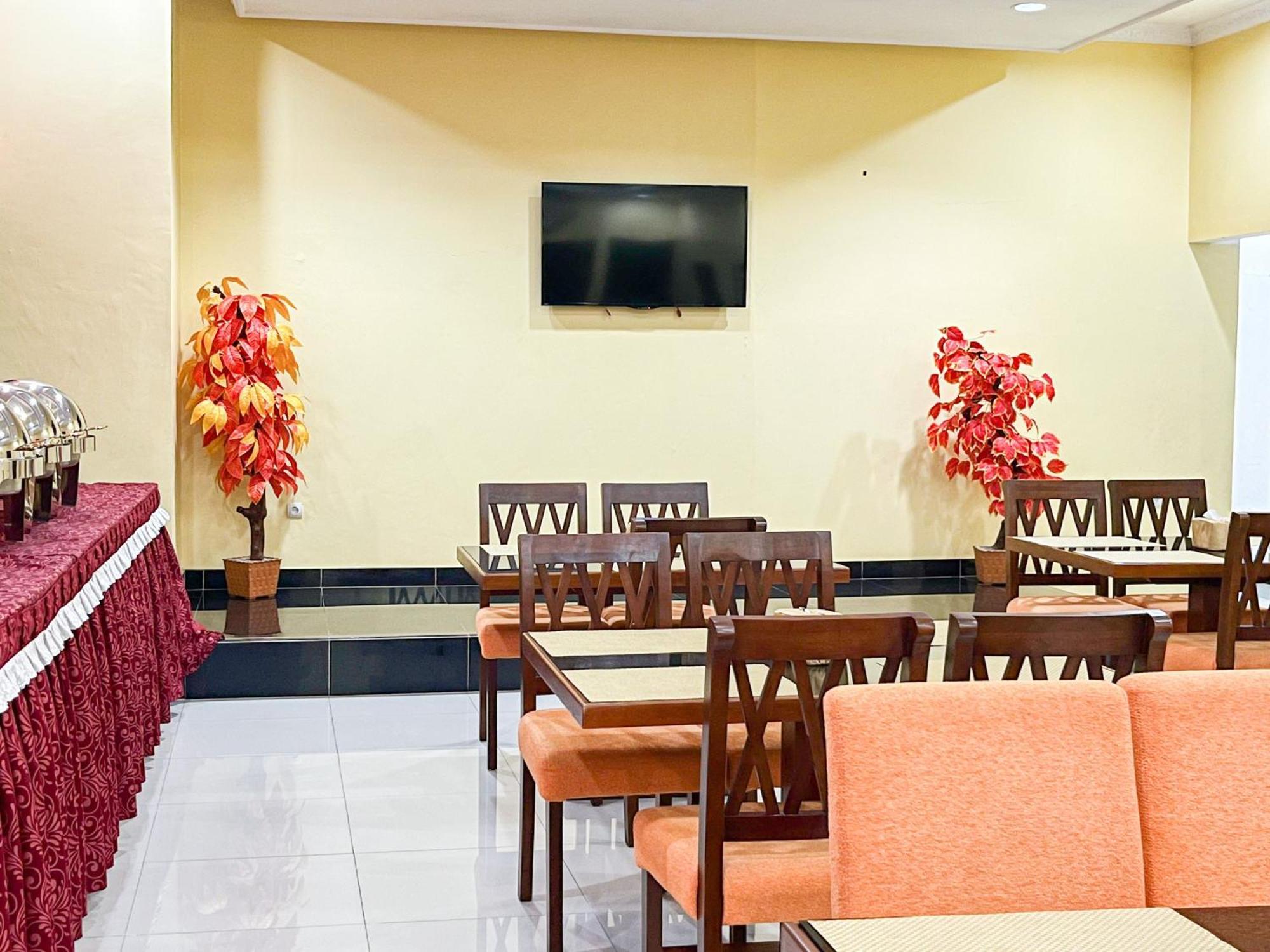 Kartika Hotel Syariah Pacitan Mitra Reddoorz エクステリア 写真
