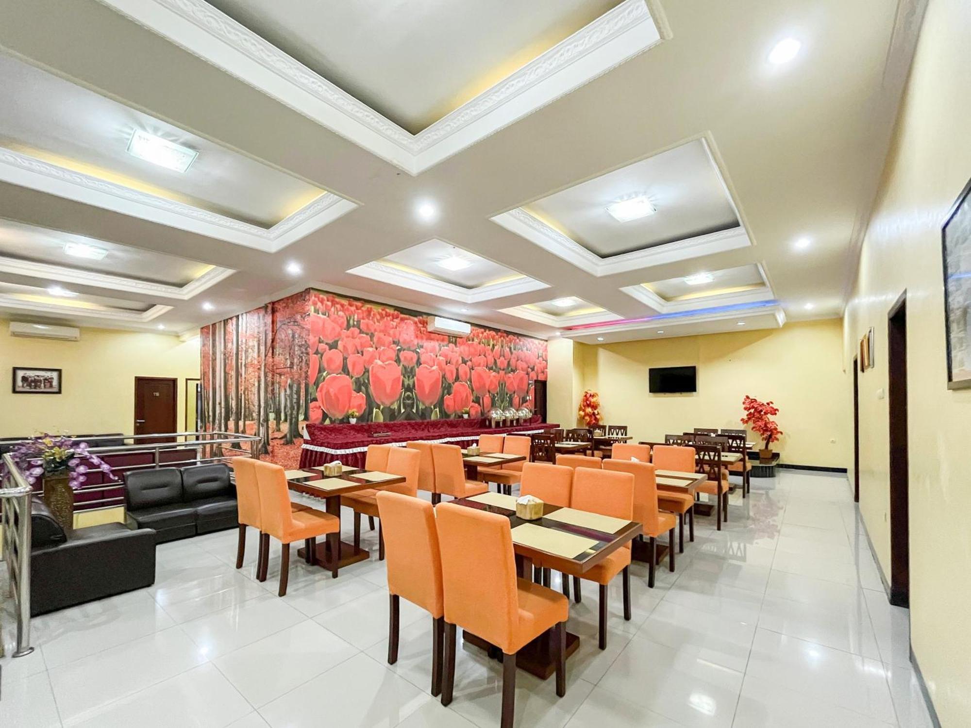 Kartika Hotel Syariah Pacitan Mitra Reddoorz エクステリア 写真