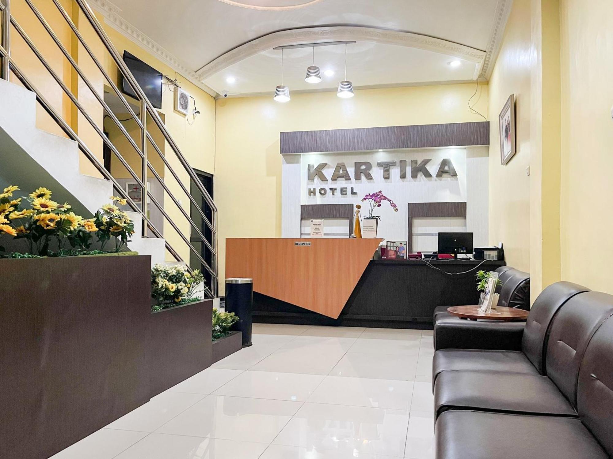 Kartika Hotel Syariah Pacitan Mitra Reddoorz エクステリア 写真