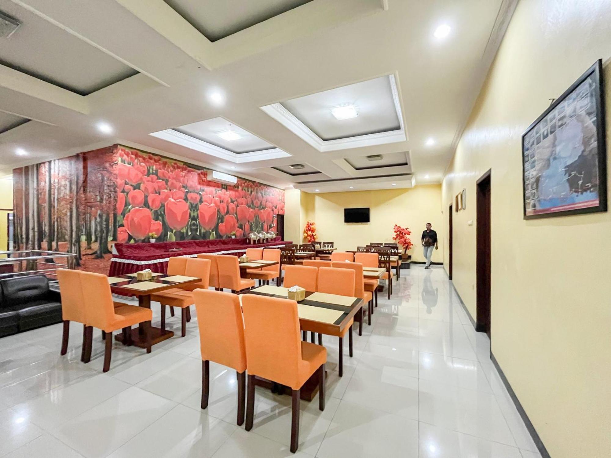 Kartika Hotel Syariah Pacitan Mitra Reddoorz エクステリア 写真